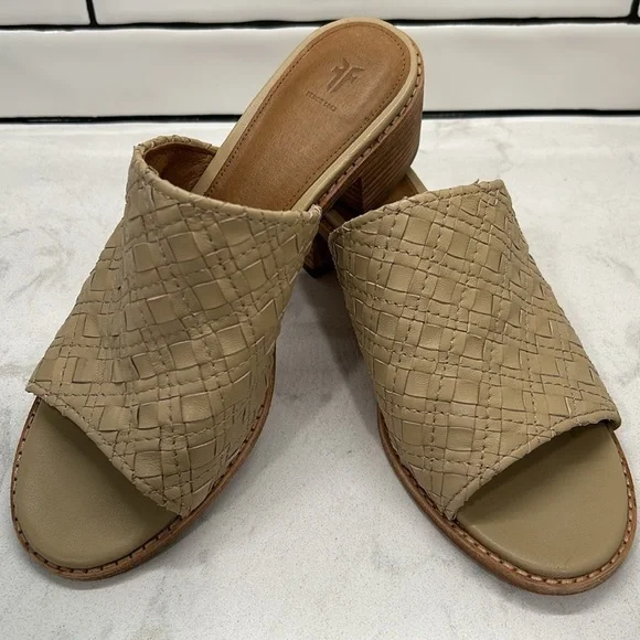 Frye | Shoes | Frye Womens Cream Cindy Woven Mule Slide  display picture 1